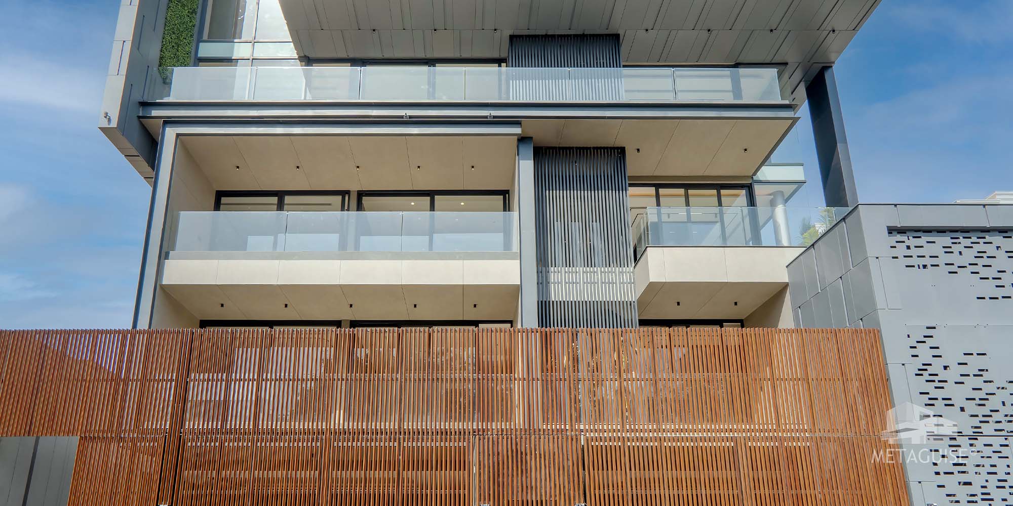 Vertical fins and shading elements on modern Indian house facade - Metaguise